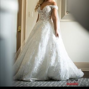 Ysa makino wedding dress